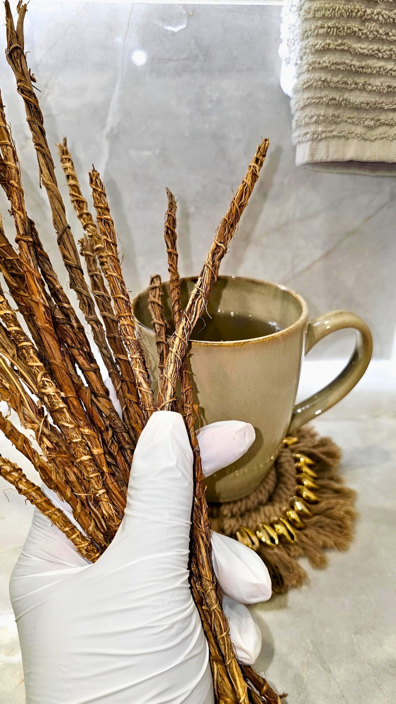 MON KHAMARÉ – Tiges naturelles de vétiver. Idéal pour la digestion, le bien-être féminin et l’équilibre intime.