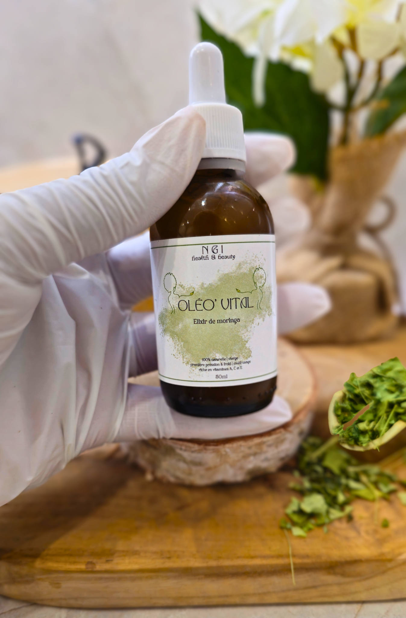 OLÉO VITAL | Huile de Moringa, une huile de soin multi-usages revitalisante et hydratante pour la peau, favorisant la croissance des cheveux et la barbe. Flacon avec pipette pour une application facile.